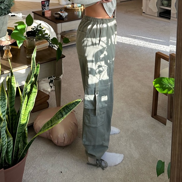 Abercrombie Cargo Pants - Picture 2 of 8